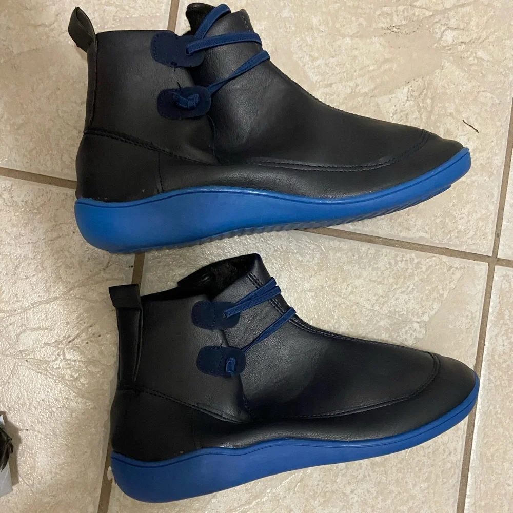 Water Shoes. Blue. NWOT Size 8/9. - Picture 2 of 4